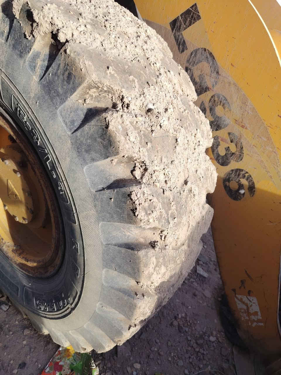 زوج للبيع كامل تايرات و ويل
حجم 20.5 -25 جدد نضافه 90% 
***********

