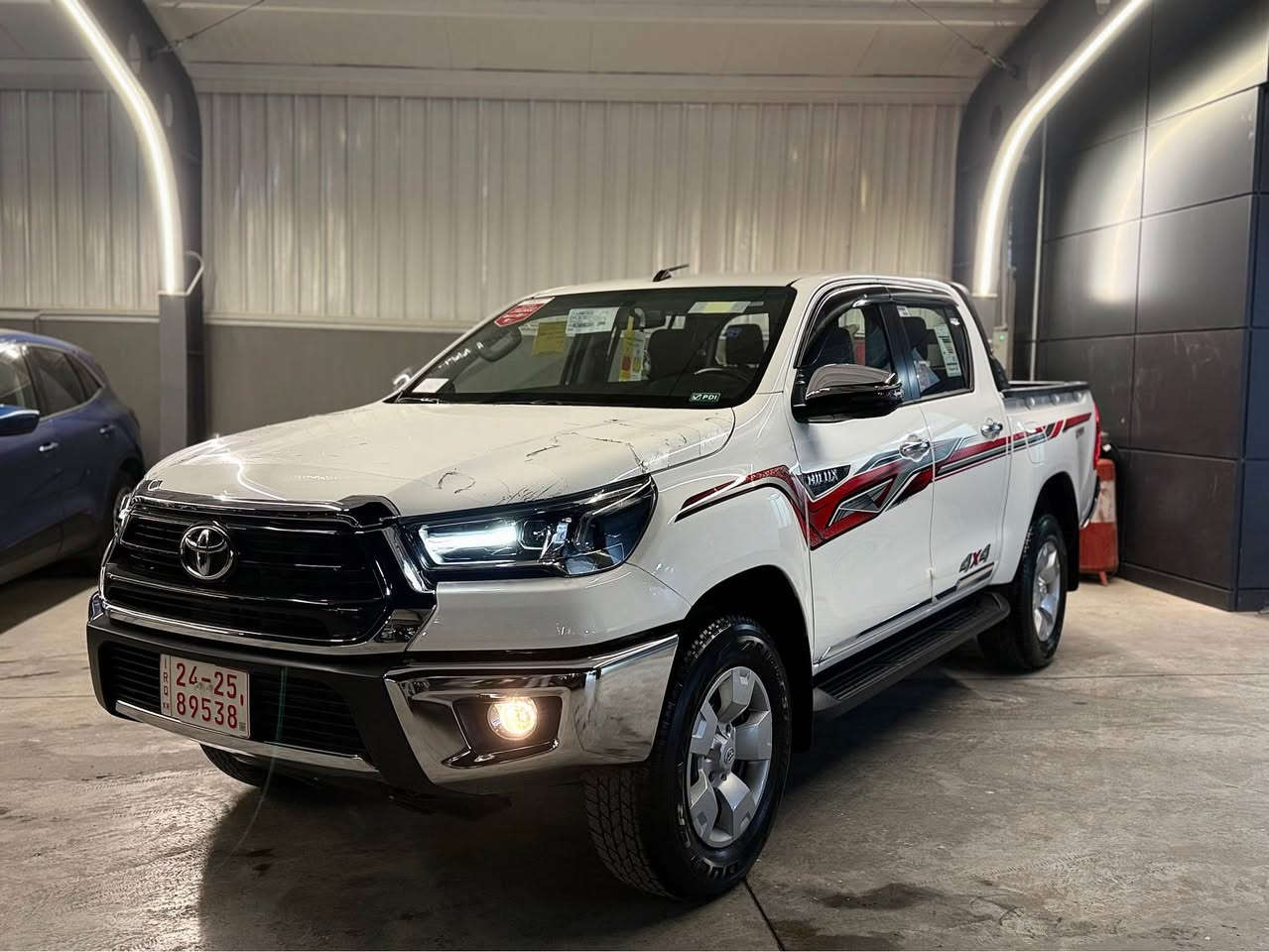 TOYOTA HILUX⚜️
مۆدیل:2025
1.700كم بەشەرت 
بێ بۆیاخ بێ سارد هەمووی بەشەرت
شەریكە جیهان زەمانی ماوە✅
رەقەم نەكراوە،كاتی سلێمانی✅

مواسەفات:
كوشن سارد، شاشە، تویتەر، دەبلەكسل، تراكشن
مۆبایل چارج، سوكان ڤۆلیۆم، مۆدی eco، جامی كارەبای هتد

مەكینەی ٤ بستۆن ٢.٧
هەموو شتەكانی شەریكەی لەگەڵە
‎كارەبای و دەبل و هەمووی بەشەرت
‎سلێمانی📍
‎سعر:$💵282
0773 554 8009📞
………………..
TOYOTA HILUX⚜️ 
مودیل2025
ماشی ١.٧٠٠كم فقد بشرط
بدون شوخط  بدون صبوغ بدون بارد بشرط كفالە عام
شركە جيهان ضمان موجود ✅
بدون رقم,يترقم شمالي✅

مواصفات:
كشنات بارد، شاشة كبيرة، سماعة تويتر، دبلكسل،
موبایل چارج, قیادەECO ، لایتات زینون و بلاجكتور،..

 ٢.٧‎محرك ٤ سلندر
غراض بلادية موجوده
‎دبلات و كهربائی و محرك كلل بشرط
‎سلیمانی📍
‎سعر:$💵282
0773 554 8009📞 السليمانية, العراق
