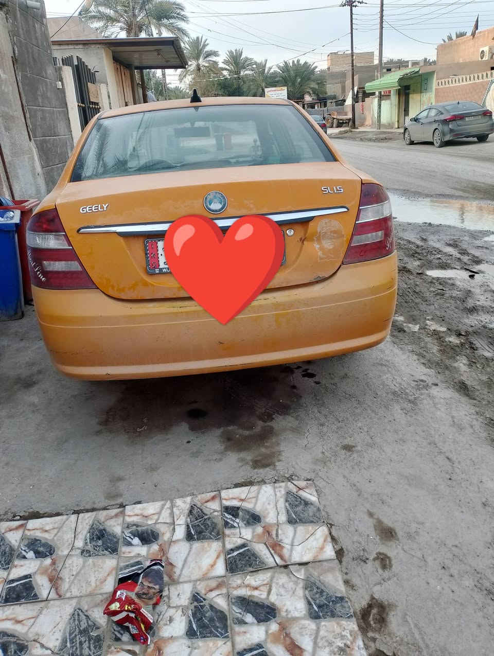 جيلي موبل رقم بغداد موديل12سنويه 31  رقم الماني نكليزي تحويل ثاني يوم مثل البصور سياره حت مامغسوله ولا بيها خياسات دور اربعه ودوس ثنين سياره بسمي سعره 27وبيها مجال رقم مامتواجد علخاص. *********** للعلم داخلها جديد بس سياره مهموله ومامغسوله سياره
