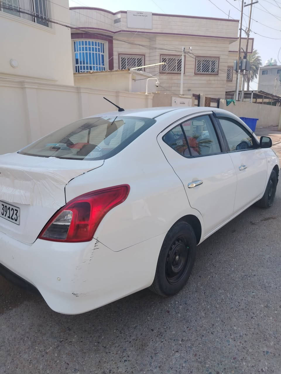 السلام عليكم
للبيع سني هندي مديل 2020
رقم سليمانية سنويه باسمي
السيارة بيه صبغ بابين بدون دواخل شرط
وبيه بارد
السونر موضح كلشي
كير محرك بلاديات
مكاني بغداد المدائن
رقمي ***********
