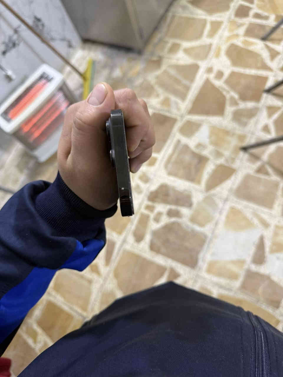 السلام عليكم
آيفون ‏14 Pro ماكس ‏

ذاكرة 256￼

‏بطارية 82

‏ لون black

￼ الجهاز كلش نظيف فقط لكزة مكسورة وماء مأثره ￼
مكاني  بغداد العامرية.            السعر 710وبي مجال 

‏رقمي *********** ￼.            ويا كرتونة

￼

￼
