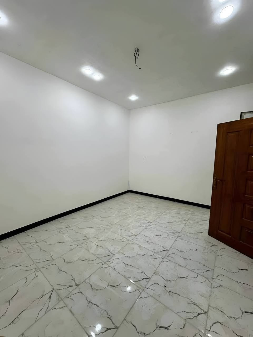 🏡🔥 فرصة بيت للبيع في الدورة – أبو دشير / الشهداء 🔥🏡
📍 الموقع: الدورة – أبو دشير / الشهداء
قريب من مدرسة الفيالق وفي موقع سكني جيد وقريب من الخدمات.

🏠 النوع: مشتمل
📜 الصنف: طابو صرف
📏 المساحة: 100 متر

✨ تفاصيل البيت:
✔ طابق ونص
✔ استقبال
✔ مطبخ
✔ خدمات
✔ غرفتين نوم

💰 ميزة استثمارية:
يمكن تأجير البيت بحوالي 500 ألف دينار عراقي شهرياً تقريباً. 📈

📩 للتفاصيل والسعر:
راسلنا خاص على الخاص أو عبر الاتصال.
***********

عرض (3).

#بيت_للبيع
#عقارات_بغداد
#الدورة
#ابو_دشير
#عقار
#بيع_وشراء
#استثمار_عقا
