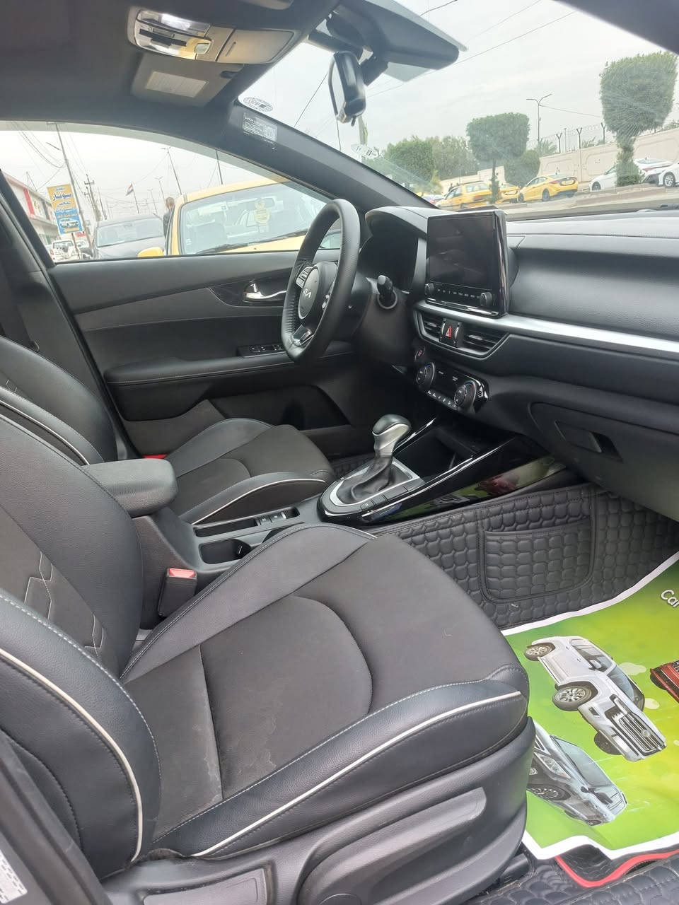 سلام عليكم شباب كيا فورتي موديل ٢٠٢٤ فول مواصفات فتحه سقف +بصمه السياره ماشيه ١٨ الف  الشراي يتصل ***********  السعر ١٦٥ وبيه مجال
