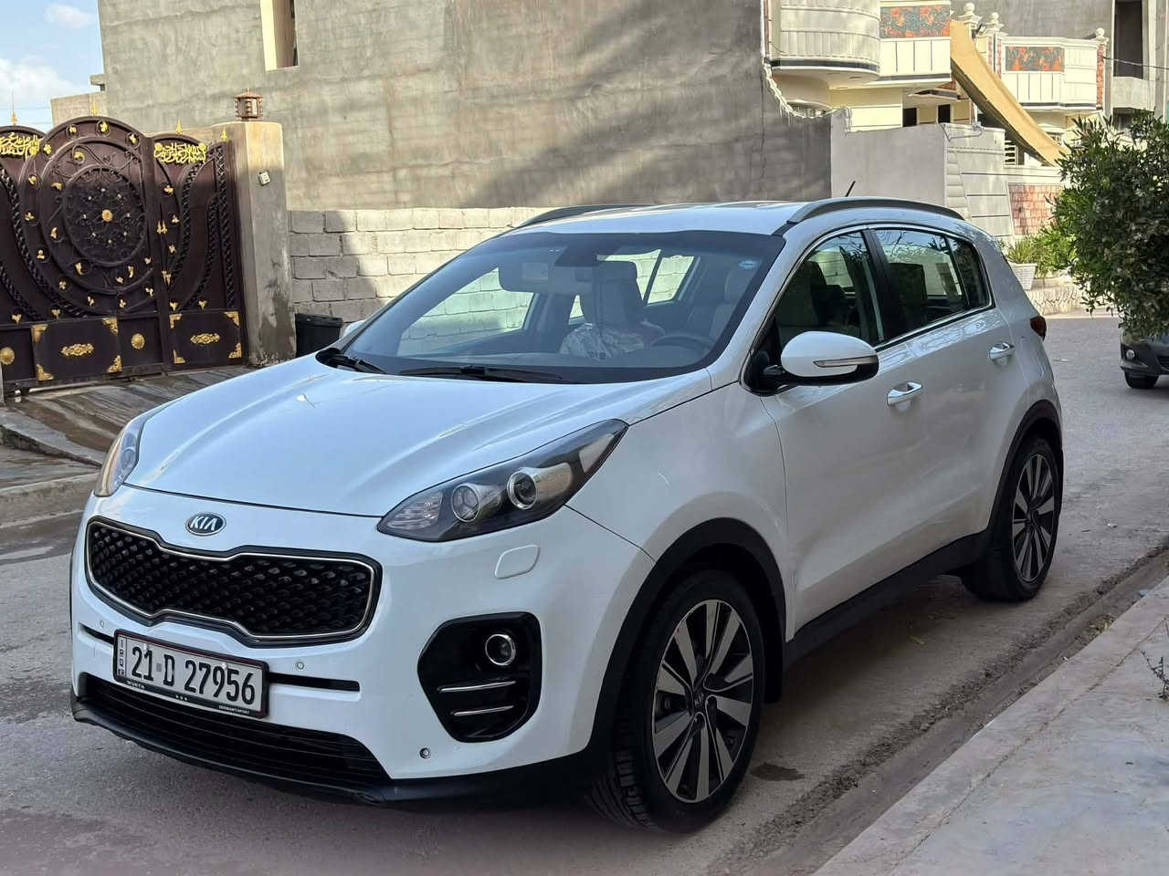 السلام عليكم سبورتج موديل 18 ماشية 100 بدون صبغ خليجية فقد الدعامية الامامية بيها صبغ رقم  شمالي سنوية هزة براد كل جديد مري شفط سايد بريك بالرجل كامرة  السعر 175 وبيها مجال ***********
