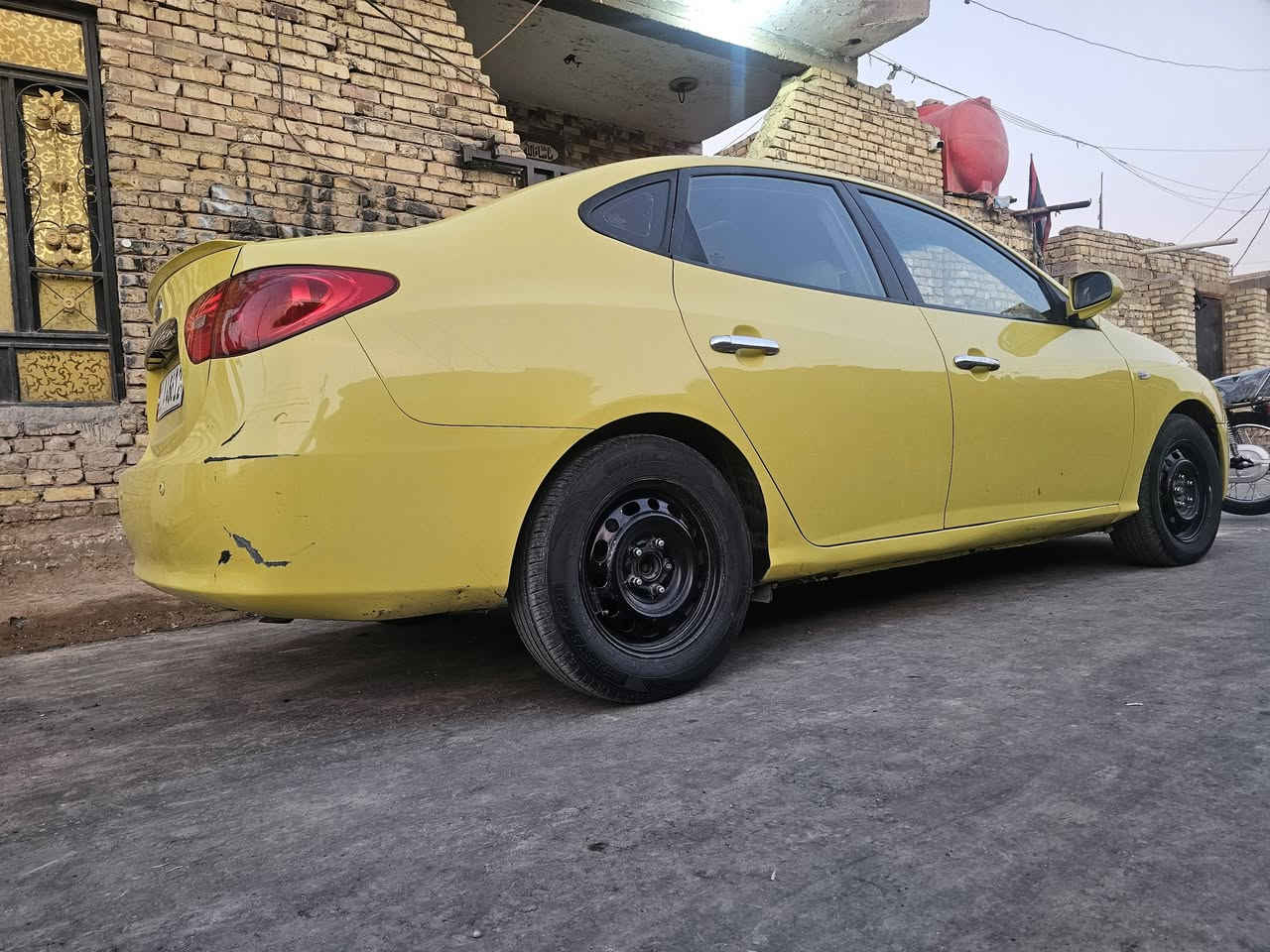 سلام عليكم شباب سياره لبيع دوات دوات سياره كصه جنطه سياره كفاله كير ومكينه خير من الله تخم تاير جديد حداديه نص عمر رقم بغداد المكان ميسان عماره رقم *********** سعر 45 وبيه مجال الشراي
