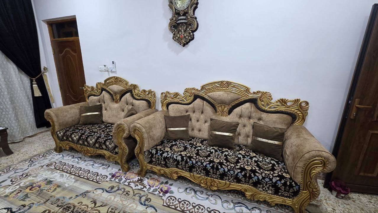 السلام عليكم ورحمة الله وبركاته تخم للبيع 12مقعد حطاطه بعده جديد ماصارلي 4 اشهر من  اشتريته السعر مليون و 300 وبيه مجال مكاني الخالدية الرقم  ***********
