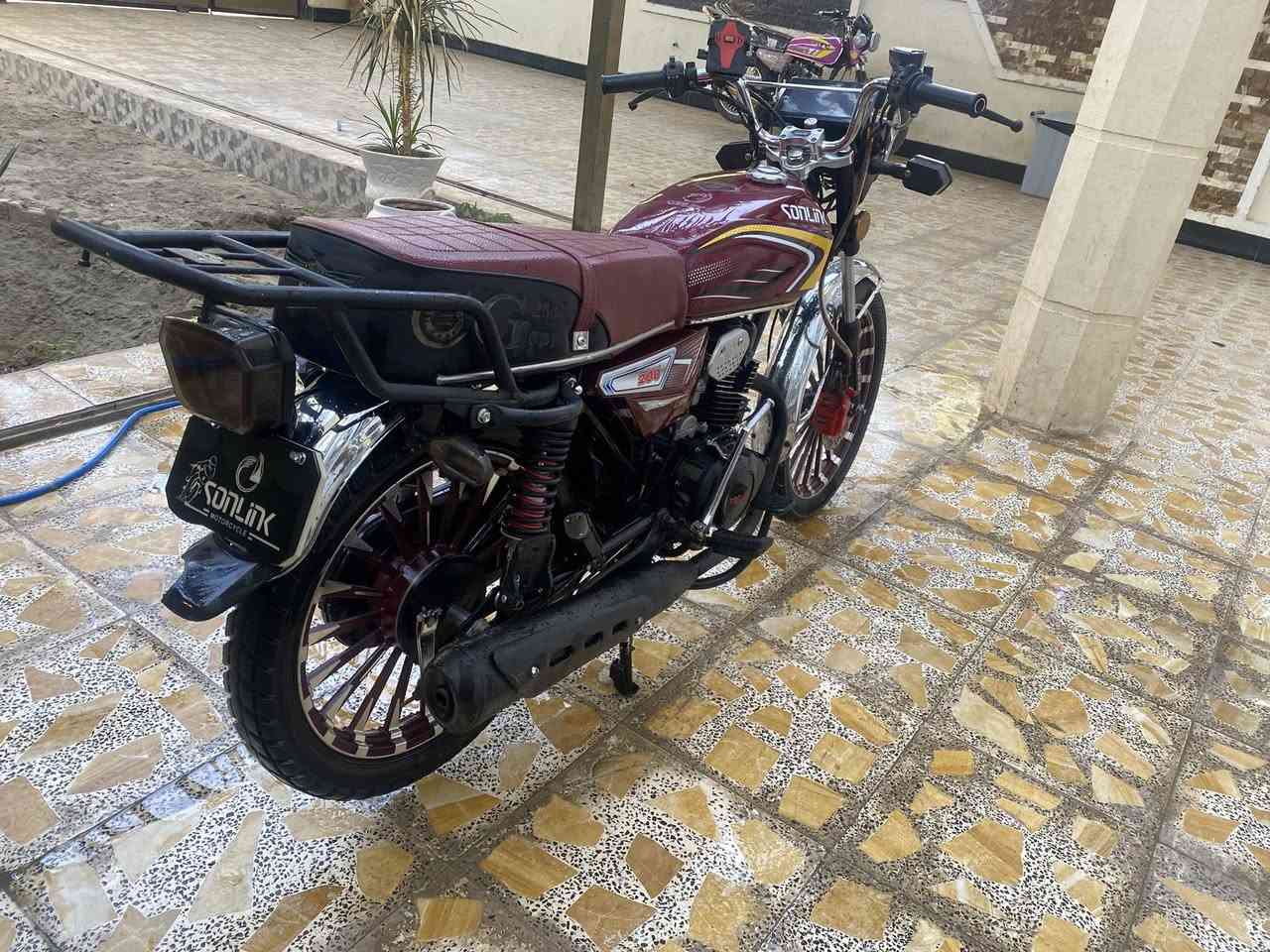 سلام عليكم للبيع سيفان 5 كير ضاغطه وزنجيل مكينه 200 كفاله عامه اي فقص مابيه  
الون ماروني 😁
كهربايات كله شغاله 
السعر 850 وبيه مجال 
مكاني بغداد الشعب 
***********
