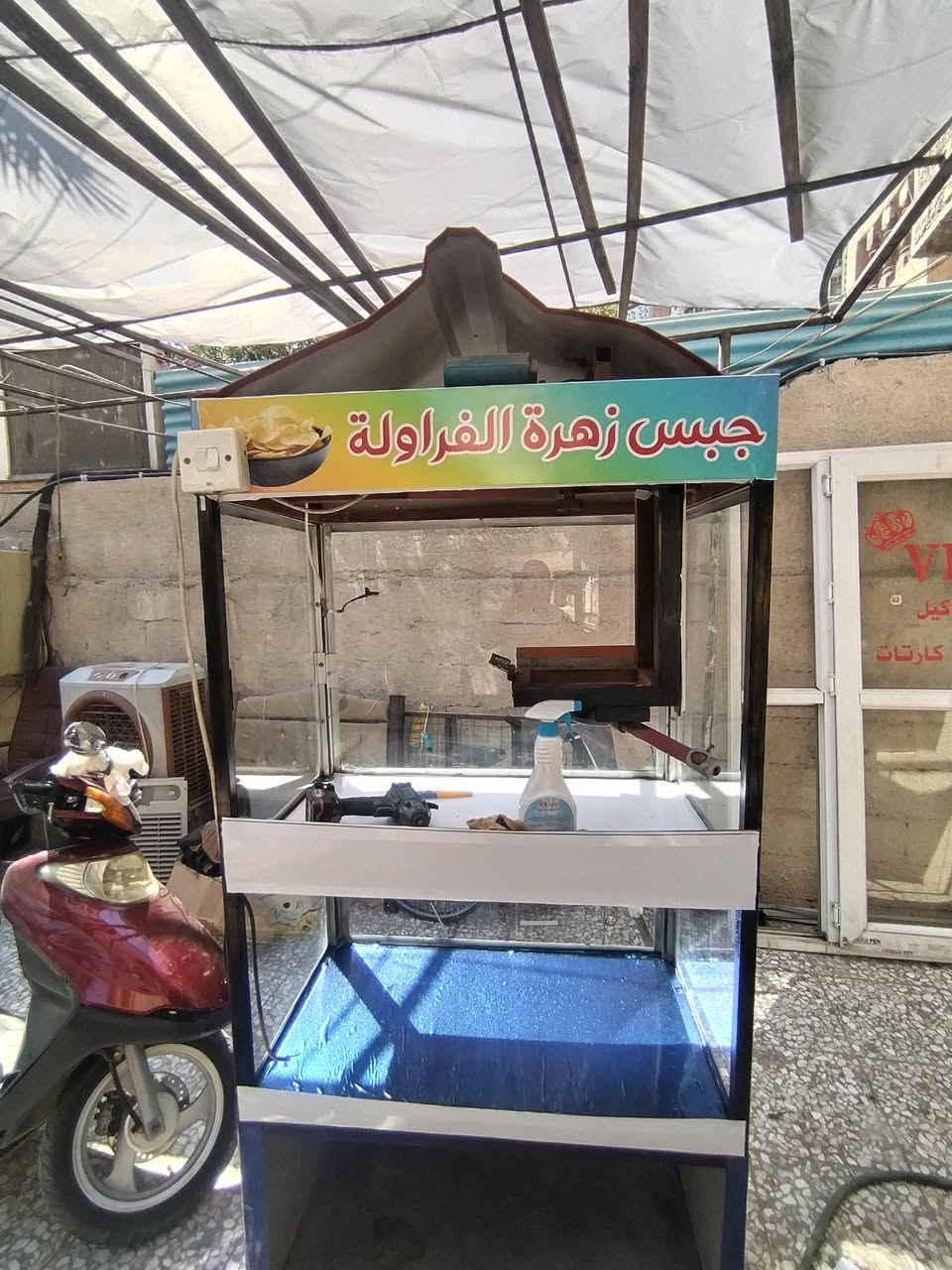 مكينة حب شمس للبيع اني شايل الجدر الماطور شغال كهربائيات شغاله مسويه مال جبس الكراده السعر 125,000 
عنواني البياع الشرطه الخامسه ***********
