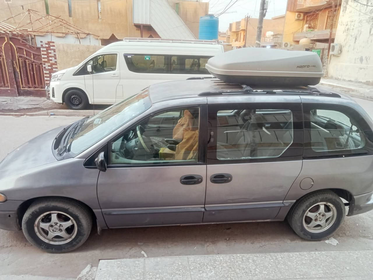 دوج كرفان موديل 97
مكينه جديده هسه شادهه 3300
رقم اربيل نگليزي سنويه 30 
السعر 55
*********** 
قابله للتفاوض 
بغداد قرب بسمايه
