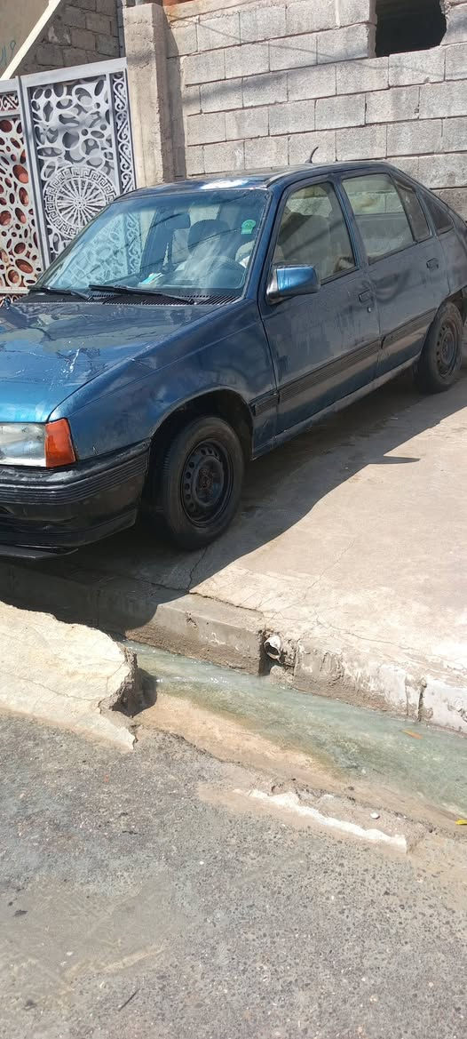 السلام عليكم سياره كاديت نينوى سنويا ل 28 كربون ماستر قفل مركزي طقم تايه جديد باتري جديد شرط الوكاله والتحويل والسعر 18 بها مجال قليل كير شرط محرك بدايه صرف عنوان موصل حي انتصار استفسار على الرقم ***********%%%***********
