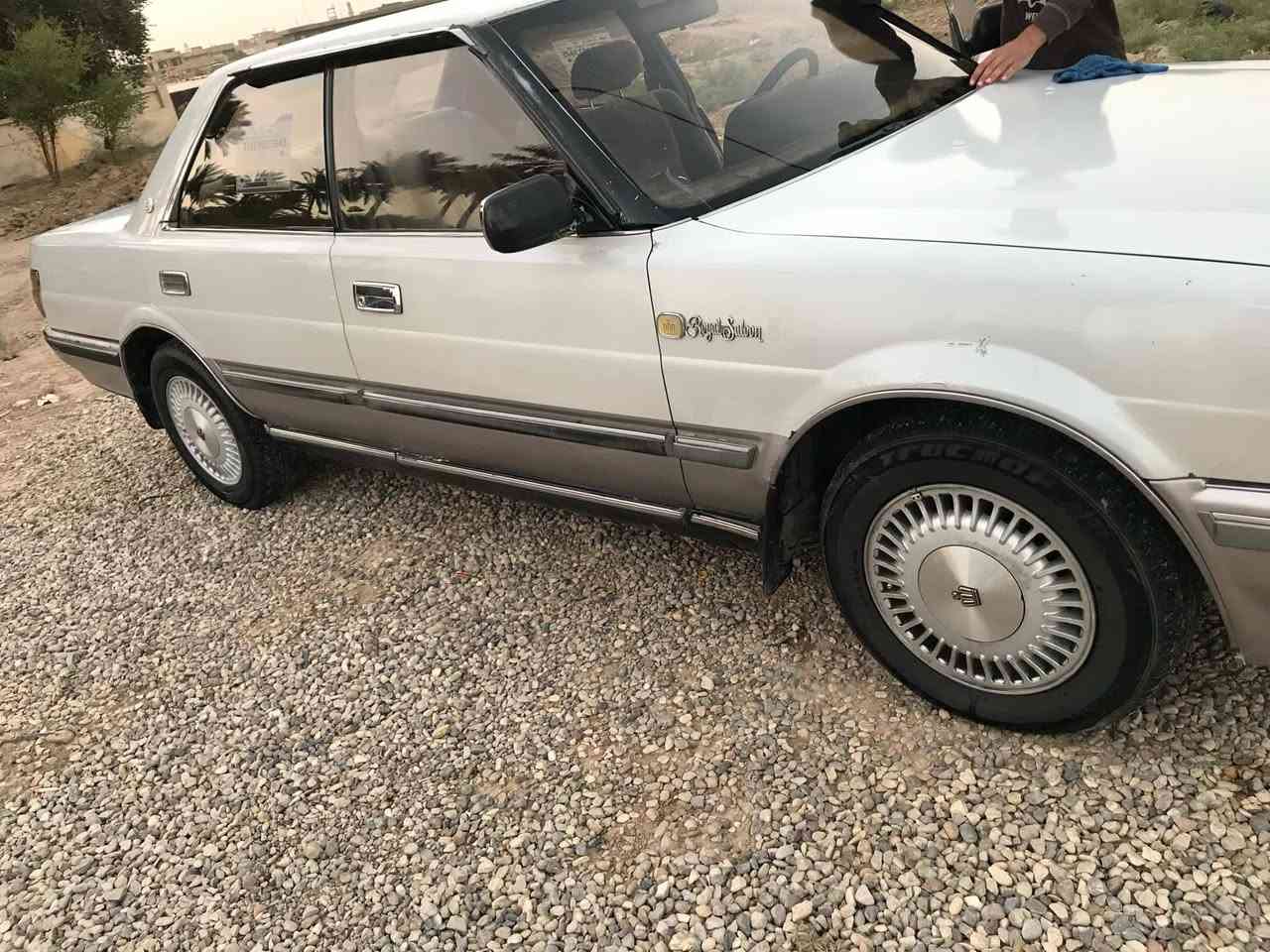 السلام عليكم عندي هارتوب رقم واسط السياره مكفوله من الظربه ماعدا الجاملغ الامامي وعندي اطخت طخه بسيطه بالابواب جهة الصدر بطاين جدد تبريد تختم تاير نظيفه السياره بس هذا الاسبوع علك عندي ولف ب ٣٢ وبيها مجال بسيط ***********
