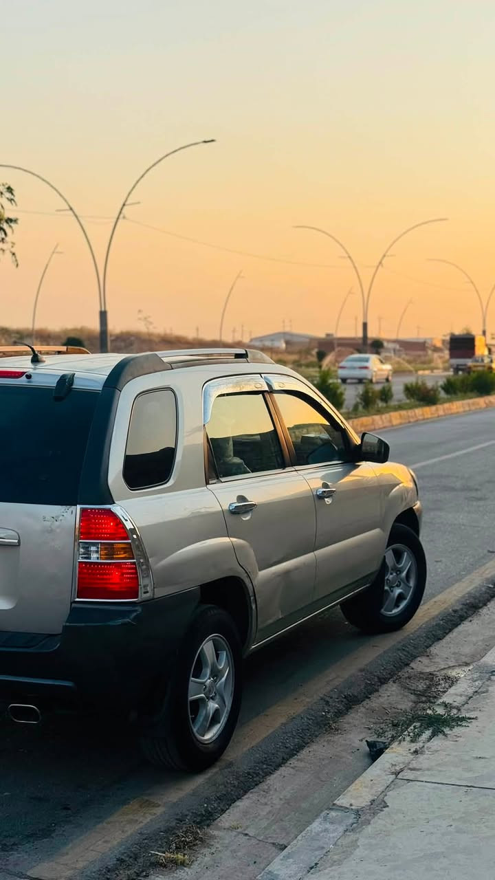 Sportage 2007

كيا سبورتج 
الموديل : 2007
گير محرك شرط
السيارة مرتبة داخلها مرتب 
بدون اي صبغ بيها فقط شوية ملاحظات خارجية مثل التقحيلة الكدامكم بالبوند وشخوط بالصفحة
الرقم نينوى الجديد داخلة هزة 
السيارة باسمي شرط التحويل 
السعر 95 $
للتواصل
***********
