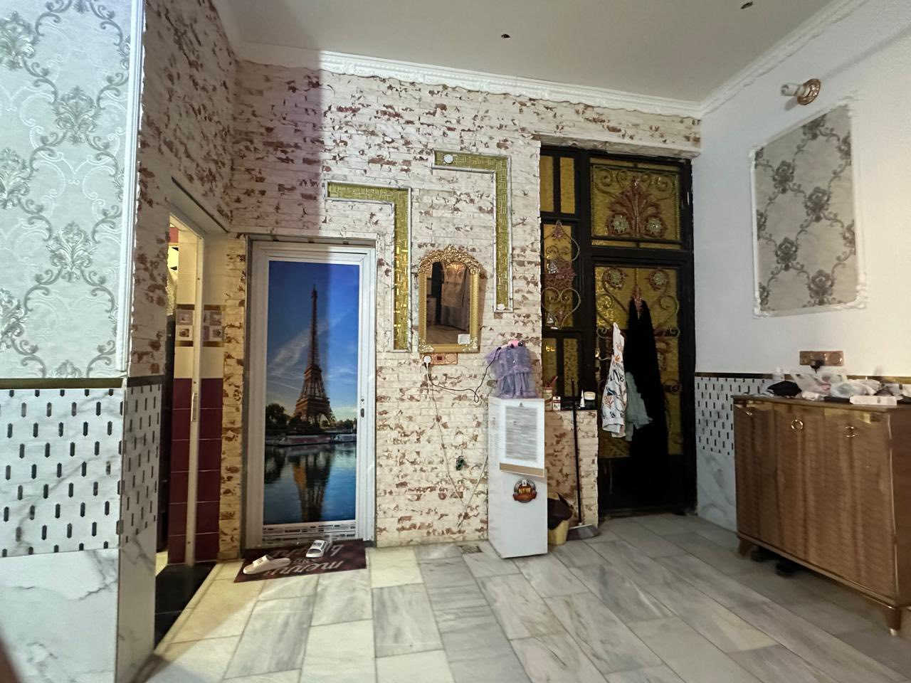 السلام عليكم
بيت للبيع في منطقة حي الحرية
خلف مدرسة الاميرات مباشرة
بناء درجة اولى
المساحة ٣٠٠ متر
يحتوي على غرفتين وصالة ومطبخ واستقبال

للاستفسار ***********
