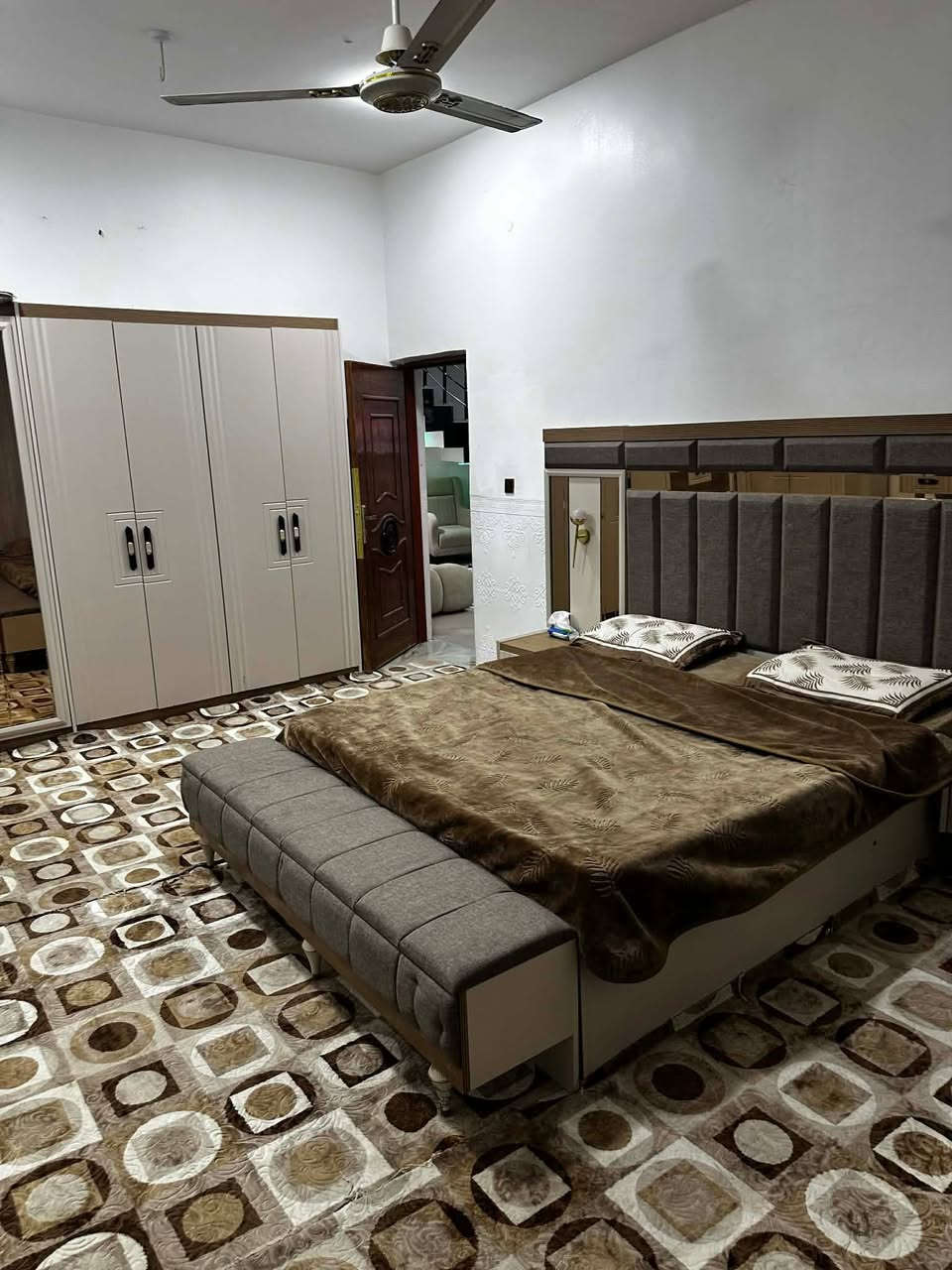 للبيع بيت ملك صرف مساحة 125 متر بال 57 وره مدرسة أبا صالح طابق واحد مسلح بناء٢٠١٩ غرفه وهول وبراني 
ومطبخ وصحيات داخليه وخارجيه. مراسله على خاص


**إذا كنت صاحب هذا الإعلان وتريد حذفه لأي سبب، رجاءا أرسل رسالة إلى الدعم الفني**