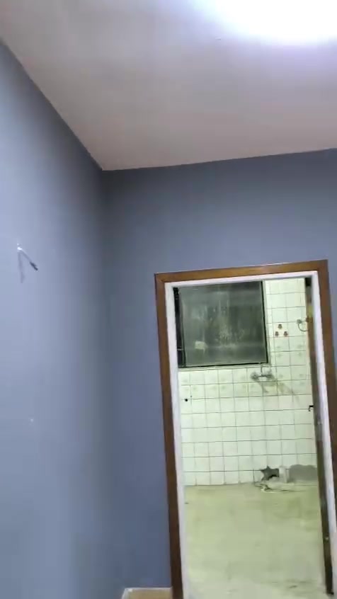 شقه طابق اول لايجار الاعظميه على شارع الضباط مساحته١٣٠م تحتوي على ٢نوم كبيره وصاله كبيره ومطبخ وصحيات مصعد ٢٤ ساعه بالكونه على الشارع  قرب مطعم الذواق الاتصال على *********** و***********
