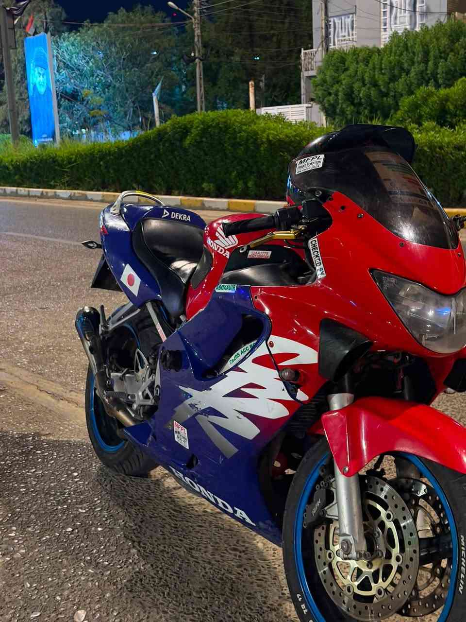 600F للبيع الدراجه نضيفه ومابيها نقوصات ماعدا المرايه اليمين مكينه مكفوله شلعه ومعدل السعر 21 وبيها مجال 
مكاني ميسان 
***********
