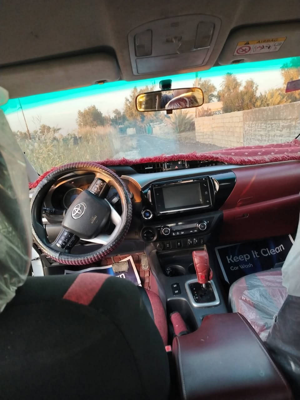 السلام عليكم ورحمة الله وبركاته بعد الرخصه من صاحب الكروب بيك اب فورويل موديل 2020سعودي السياره فول بصمه واشاير بالمري ومعروفه مواصفات السعودي بيهه بنيد وجاملغ امامي بدون داخل السياره رقم انكليزي كامله بسمسي تحويل ثاني يوم السعر المطلوب 250  اليحب يتصل هذه رقمي ***********
