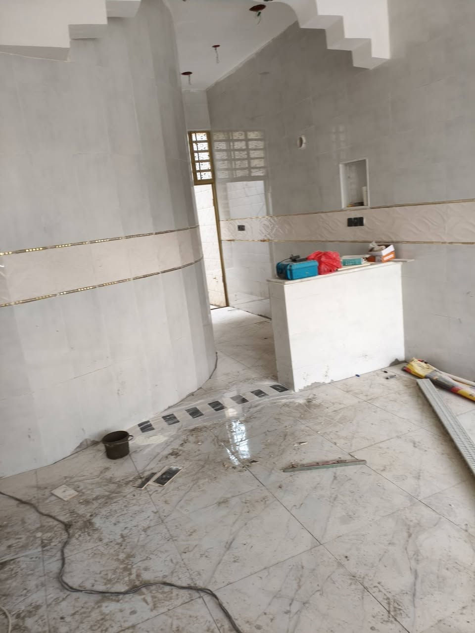 سلام عليكم خلفه سيراميك متفرغ شغل دره أوله ايراني واتساب تصال***********
