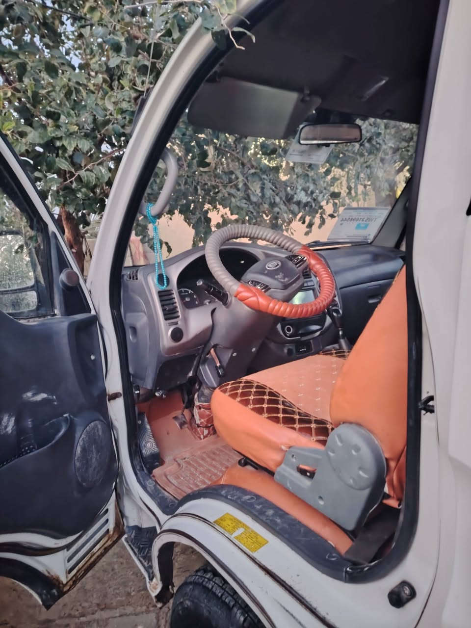 سلام عليكم  سياره كيه موديل  ١٥
سياره جاهزه مكينه كير حداديه سنويه ل ٢٨ تخم تاير
***********
