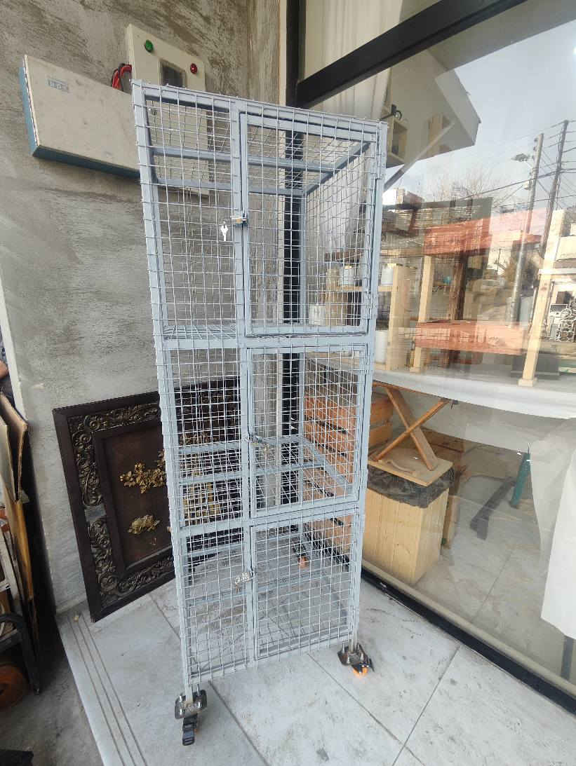 لۆک .قەفەسی  ٣قات .بەرزی ١٥٢.پانی ٥٧.قوڵی ٥٧ .بۆیاخی ژەنگ کراوە .تایەی لەژێرە .زۆر تۆکمەییە .٣قوفڵی کەگەڵە .نرخی ١٢٠ هەزار .سلێمانی ***********.وەتس ئەپ ڤایبەری لەسەرە . تەنها ١ک دانە بەردەستە . السليمانية, العراق
