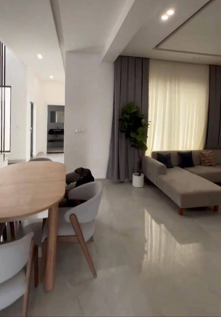 دار 160م مجمع عماد سكر موقع مميز مقابل الحديقة واصل كل الدفعات وباقي دفعه تسليم المفتاح بعد ثلاث اشهر تسليم الدار بشهر السادس من السنه الجديدة 
للتواصل واتساب ***********
