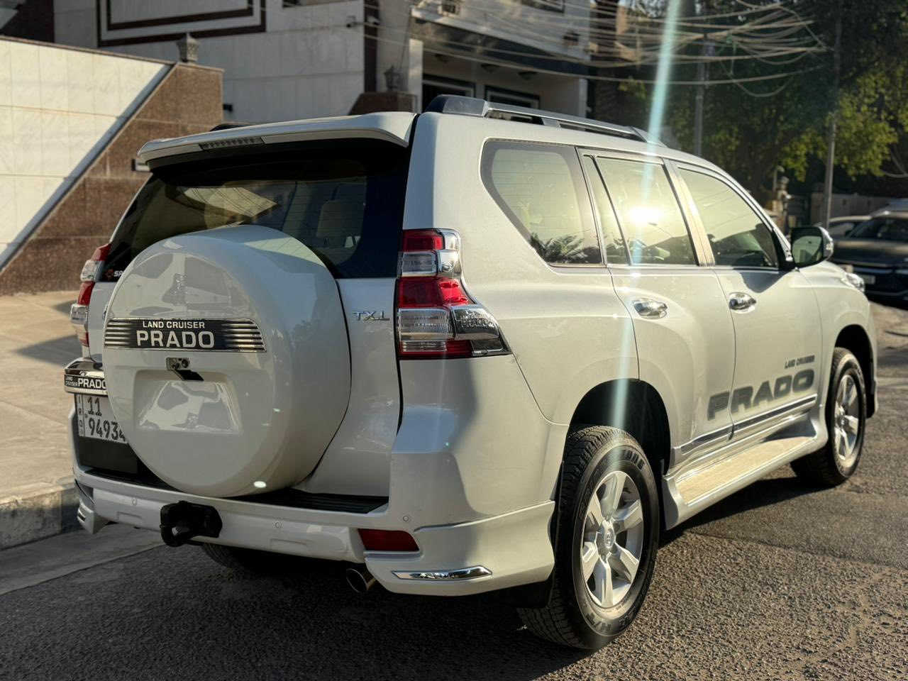 السلام عليكم
تويوتا برادو TX_L 2015 
وكالة تويوتا العراق ساز SAS 
محرك V6 4000 سته سلندر
لايت اسود
فتحة سقف ( سلايد )
كراسي كهرباء 
ثلاجة وسطية
ماشية 135 الف كيلو
( السيارة بيها بارد بين البابتين صفحة اليسار و بارد في قبغ الجنطة )

السعر 30,500 $ 
رقم بغداد بأسمي
مكانها بغداد / شارع فلسطين 
***********
