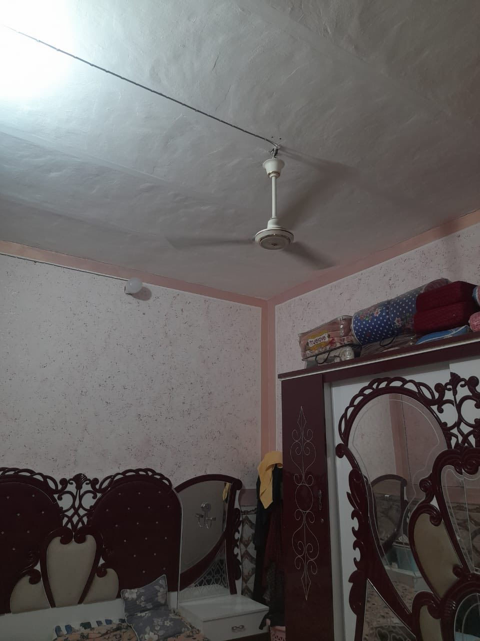 سلام عليكم بيت قاطين زراعي مسجل سند ٢٥. كامل مكمل من كلشي سعر. ١٠٠قابل للتفاوض مساحه ١٢٥متر  العنوان القرنه النهيرات الوسطى قرب مدرسه ملتقى النهرين. للاستفسار ***********
