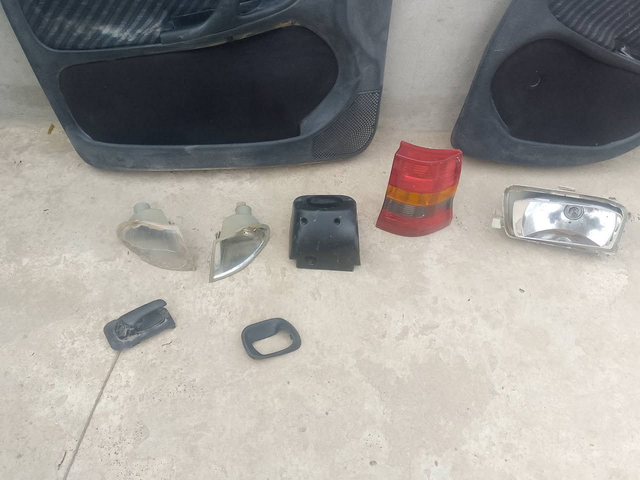 السلام عليكم من رخصت الادمن اغراض استرا للبيع بطاين ابواب اربعه نظافه عامه ثلاث ابواب مع الجامات+دركه مال استيرن +تك لايت امامي بدون جام+تك بك لايت جديد مامستعل+تك مرايا جانبيه كهرباء +اربع تكوات كشن+زوج سكنات امامي بدون جامعات.السعر 300وبيها مجال


**إذا كنت صاحب هذا الإعلان وتريد حذفه لأي سبب، رجاءا أرسل رسالة إلى الدعم الفني**