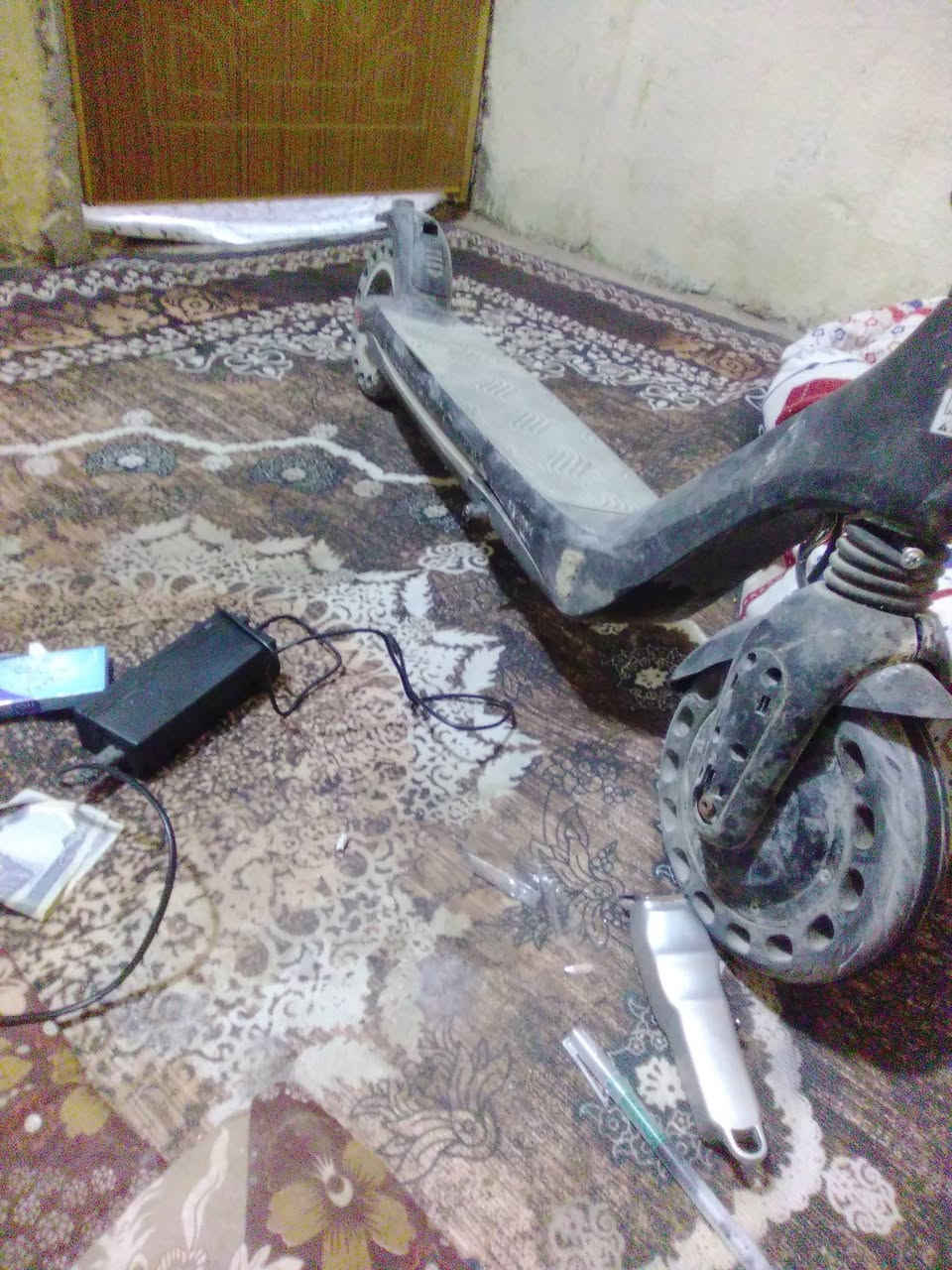 سكوتر شغال للبيع سعر ١٢٠ وبي محال 
***********غير متوفر على فيس واتساب
بصره زبير
