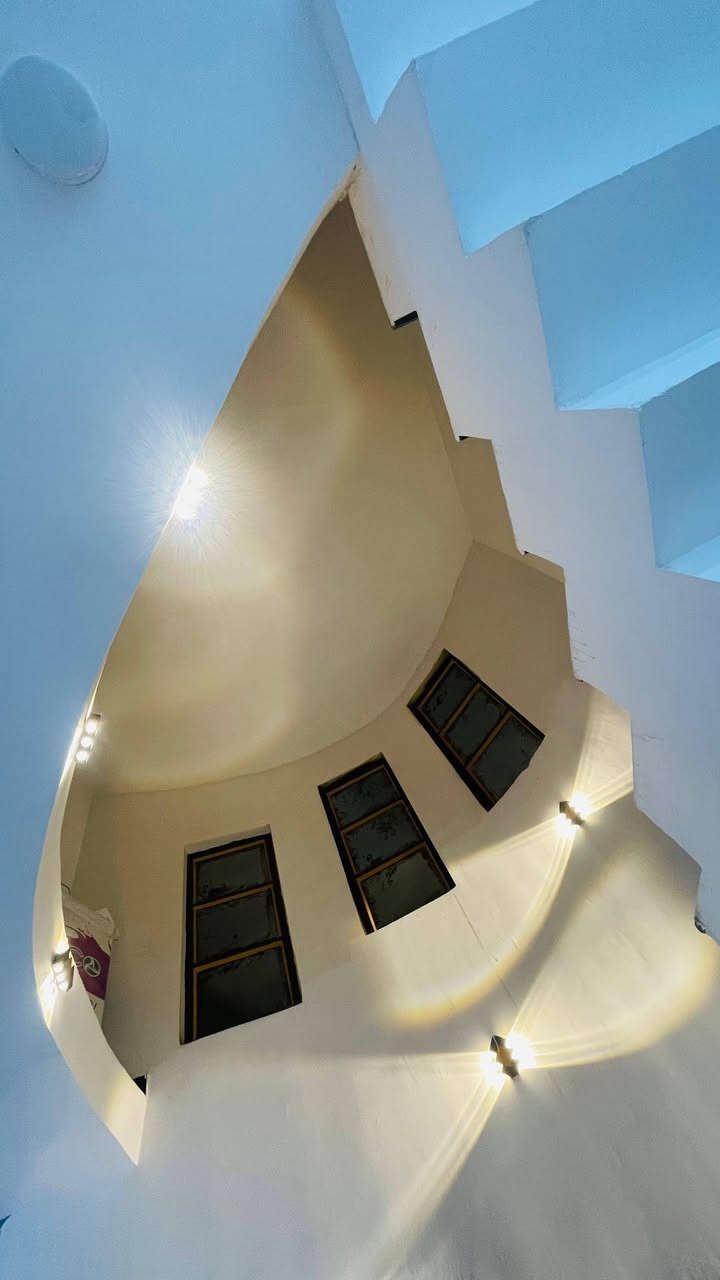 بيت  للبيع طابو زراعي سند 25 مرقم من البلدية الديوانيه حي الجامعه شارع هدى سجاد على الشارع مباشرتاً 
مساحه البيت 188 واجهه 7 او نص نزال 24 
تفاصيل العدد 5 غرف 2 منهن اسويت استقبال مطبخ عدد الصاله 3 صحيات 3 خارجيه او داخليه او بطابق الثاني بناء جديد  عام 2024
للاستفسار الاتصال على الارقام التالية
 ***********
***********
