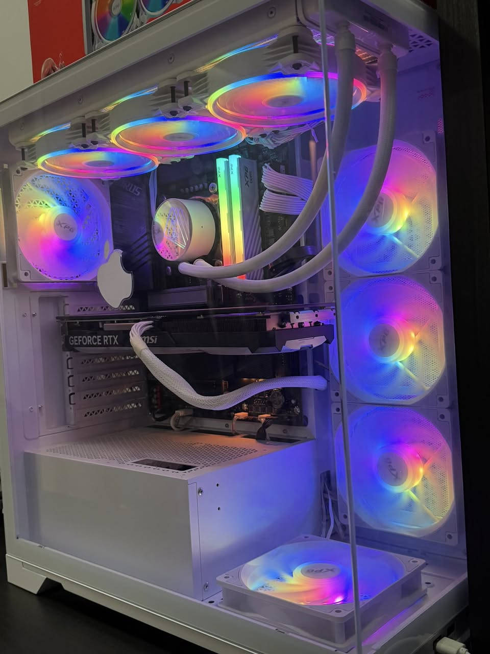 🔥 PC Gaming / Workstation High-End للبيع 🔥
✅ CPU: Intel Core i7-14700K
✅ GPU: MSI GeForce RTX 4070 SUPER Ventus 3X 12GB
✅ Motherboard: Gigabyte Z790 AORUS ELITE AX
✅ RAM: 32GB DDR5
✅ Storage: 1TB NVMe SSD
✅ Cooling: XPG LEVANTE X 360 ARGB Liquid Cooler
✅ Power Supply: MSI MAG A850GL PCIe 5.1 850W 80+ Gold
✅ Wi-Fi & Bluetooth مدمج

🎮 يشغل جميع الألعاب الحديثة على أعلى الإعدادات.
🎬 مناسب للمونتاج، التصميم، البرمجة، والرندر الثقيل.
⚡ أداء قوي جداً مع أحدث التقنيات ودعم PCIe 5.0 و DDR5.

📍 الجهاز نظيف جداً وجاهز للتجربة 
العنوان:بابل حله شارع اربعين مركز احمد الصيني قرب لحوم ابو ضي
رقم الهاتف :***********
