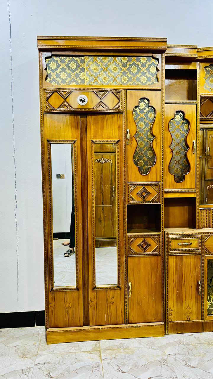 سلام عليكم للبيع غرفه نوم هودج خشب صاج داخل وخارج   استخدم قليل عنوان الرمانه  سعر مليون 50 وبي مجال
*********** /واتساب
