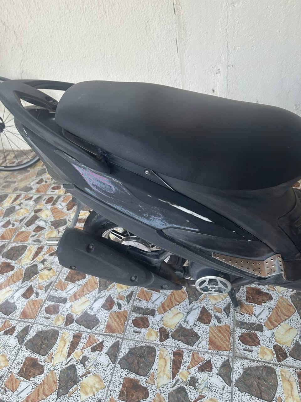 سلام عليكم ماكس عداله كلهه شغاله مكينه 55 بيهه وياله وصلنصه صجميه ودبل خلفي وياهه كلج خلفي رياضي بلادي وقبق بكلايت برتقالي نقصهه كلوبات مال اشاير والامامي محتركات دراجه بلبيت تاخذهه هيه وجادر مالتهه اوراقهه موجوده ب أسمي مكانهه جسر ديالى القديم ***********
