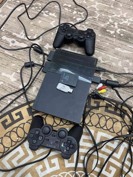 بلي ٢ للبيع جديد كامل يدتين وفلاش وميموري بي ٨٠ لعبه هلال الحرب بلاك جي تي اي كلشي بي سعره ٥٥ مكاني البصرة المعقل الابله شارع البلم شراي يراسلني واتساب ***********
