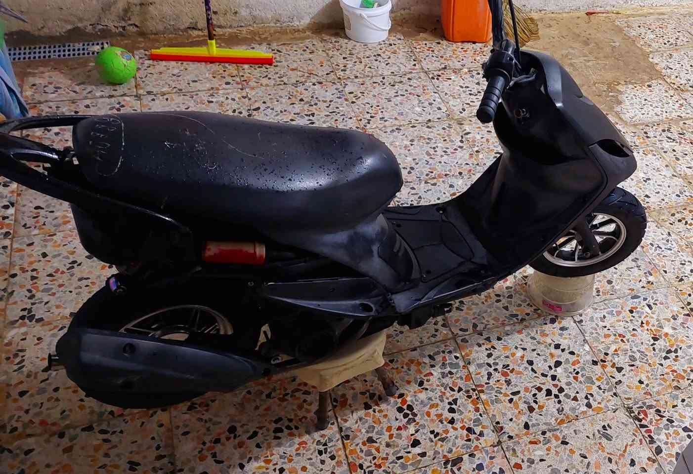 دراجه للبيع بوشه49 شرط شلعه ومعدل دراجه هندر واحد تشتغل حربيه مال لعب ما وياه غراض سعره 375وبيه مجال قليل لشراي ***********
