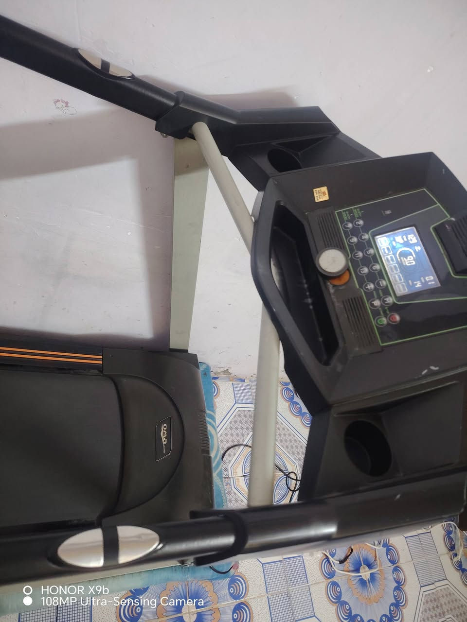 جهاز جري رياضي للبيع شغال شرط الفحص ونضيف العنوان مركز محافظه البصره ***********
