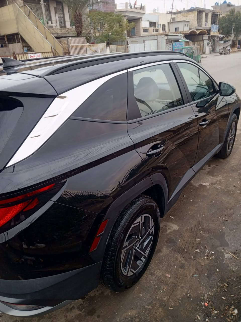 السلام عليكم توسان هايبرد موديل 2025 ماشيه 20 الف مايل حادث بنيد معمر ومصبوغ وبارد باب السائق داخل ابيض نص مولفات بصمه صندوق كهرباء داخل ابيض مخمل ارباك دشبول ودركه مكانه بغداد م الصدر رقم الهاتف *********** السعر 20 الف دولار وبيه مجال حك الجيه
