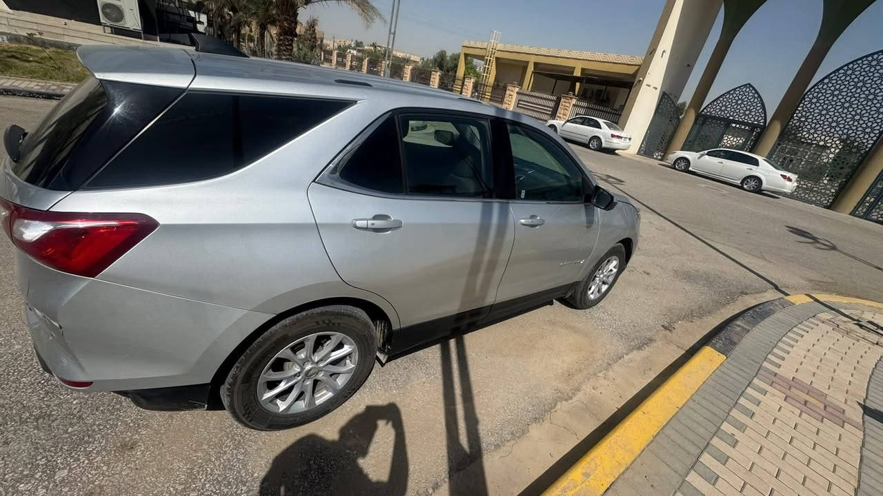 كوينكس موديل 18 حادث موضح بالصوره
ماشيه 180 الف كيلو 

بسعر مناسب جداً 125 

***********
