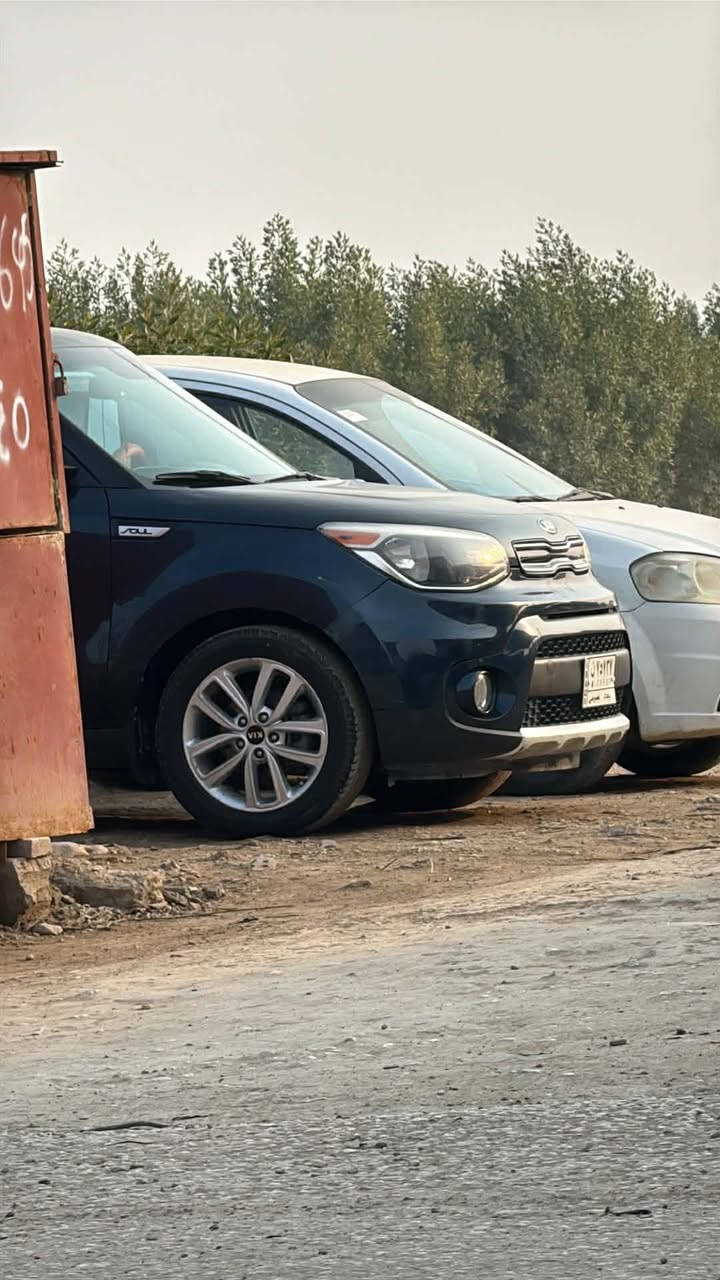 السلام عليكم للبيع كيا صول مديل ١٧ امريكي كلين 
كفاله من صبغ بيها بارد بل باب بسيط رقم بغداد بسمي وسعر ١٢٥ بيها مجال ***********
*********** مكاني بابل جبله
