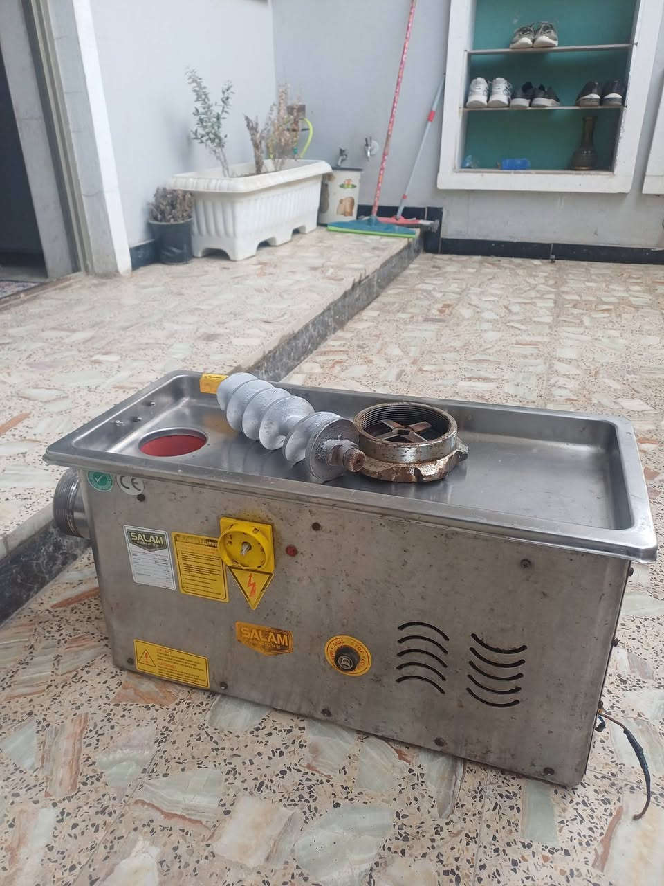 من رخصة الادمن المحترم للبيع مثرامه لحم SALAM عالشغل ابلاديه السعر 300 الشراي يتصل *********** مكاني بغداد الدوره
