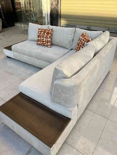 كورنر تركي مودرن New 🇹🇷
ماركة  (BELLONA أو إستقبال) 
يتكون من 6 نفرات مع الكرسي 
ميزة سرير 🛌 
 والجلوس سبرنك و مريح وسوفت 
وهيكل حديد بالكامل وثقيل جدا
والقماش كتان ثخين جدا
القياس 270  في 220 
السعر 620$   
للاستفسار واتساب ***********
عنوان مجمع شارى ئاندازيان مقابيل فلوريا ستي 
يوجود توصيل جميع محافضات العراق 🚚 150 الف
