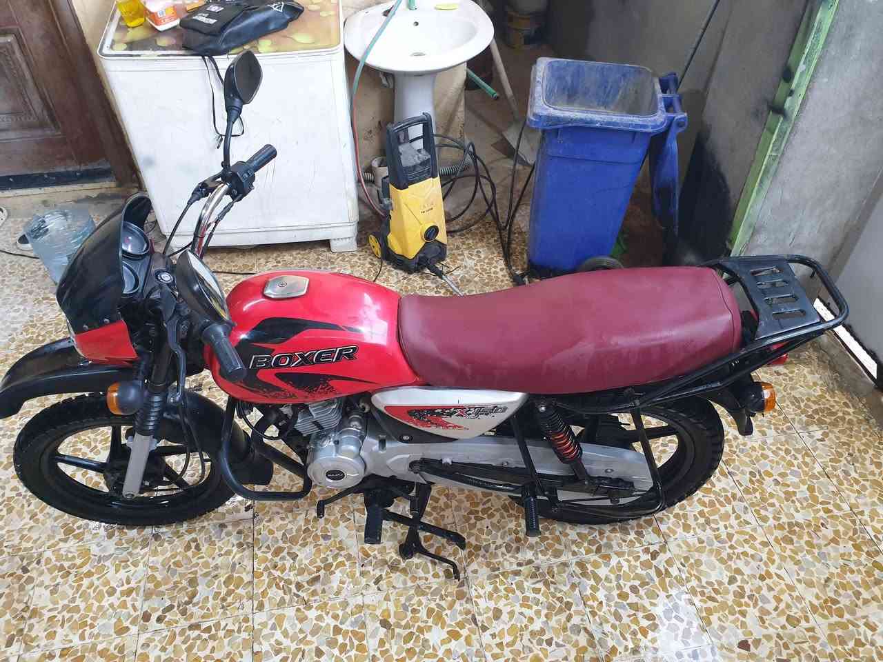 سلام عليكم دراجه بوكسر لبيع دراجه جاهزه نضيفه تجفيت شركه كله اصلي اوراق اصوليه كلشي شغال بيها دراجه حلوه مكفول من كلبه من ضربه من الاصوليات سعره   مليون و250         ***********
