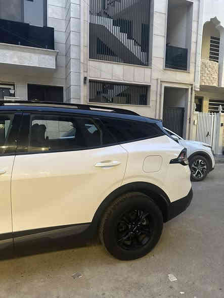 السلام عليكم 
كيا سبورتج 2024 x pro 

اعلى فئة بالسبورتج تجي ارتفاع اعلى من العادي  وحجم اكبر 

Two color لونين 

عليها تايرات Bf goodrich اصلي من الشركة

فول مواصفات 1/1

سقف بانوراما + فتحة 

محرك 2500 

كير 8 نمر 

رادارت امامي خلفي جانبي 

كامرات 4

سستم سماعات harman kardon

شاشه متصله 

كشنات تدفئة + تبريد 

خزن ميموري  + جلد 

وبعد هواي مواصفات بيهة 

اللون ابيض + اسود 

صندوك كهرباء 

وارد امريكي حادث امامي سطحي 

مبدل بنيد اصلي اصلي فقط والجاملغات بيهن بارد  مثل ماموضح بالتقرير مكفولة من اللغود والشواصي  

رقم بغداد تحويل مباشر 

ماشية 50,000 km  يعني بالميل 31,000 miles 

السعر : 23,000$ 

العنوان:  بغداد الاعظمية

***********
