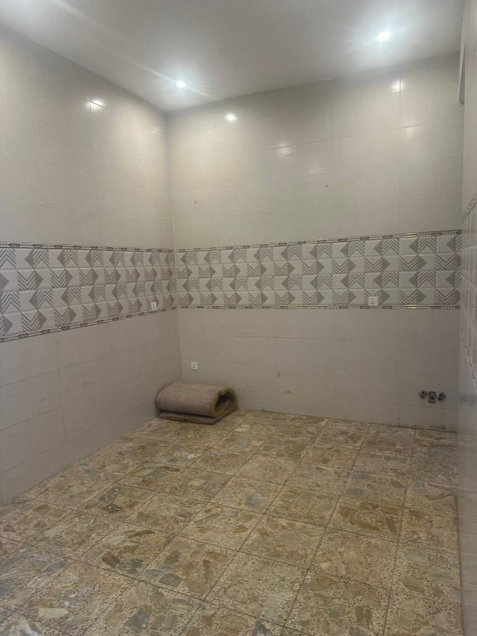 السلام عليكم شقه الايجار الشعب على شارع العام مجاور محطه سما بغداد الاستفسار ***********
