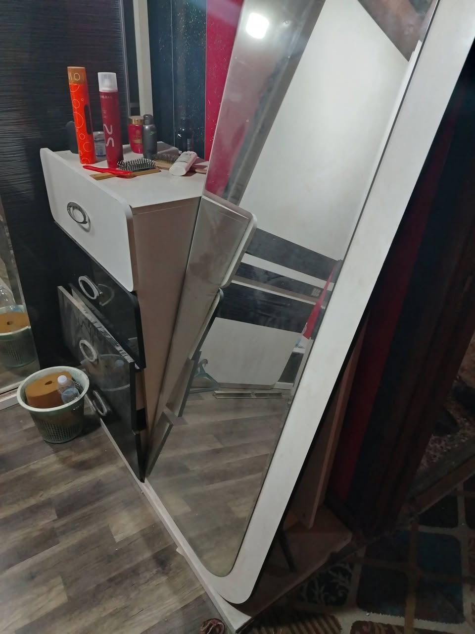 غرفة نوم مستعمله للبيع  الاستفسار ***********
