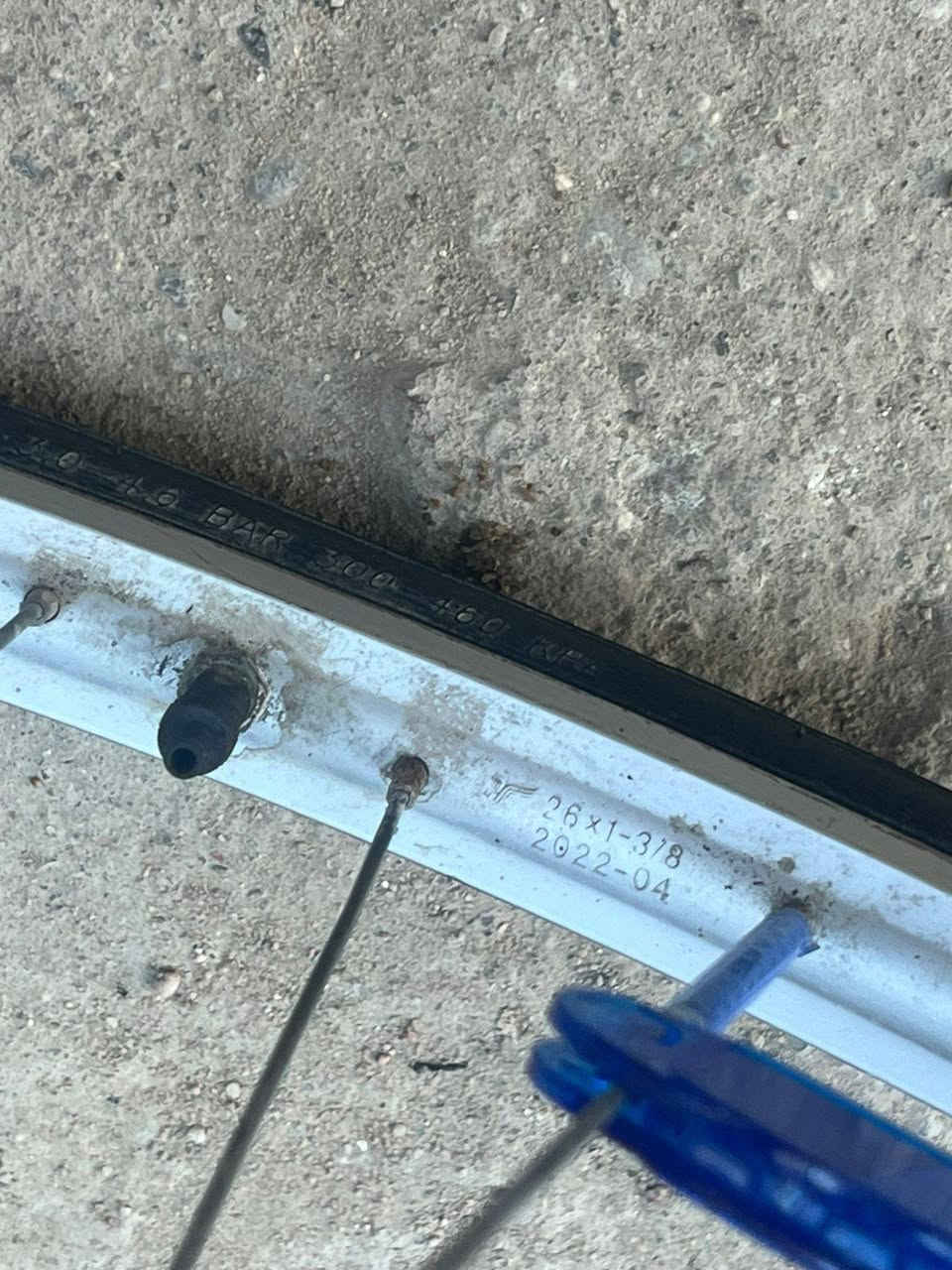 سلام عليكم بايسكل للبيع بيدي 
لون ازرك 
حجم 26
مديل 22
مختم من سكان ل سله
نضافته90%100
مد اكره موجودات 
سعر95 وبي مجال للطيبين  وبايسكل مجبزه كلش حلو 
عنوان بصره ابو خصيب محيله 
رقم ***********
