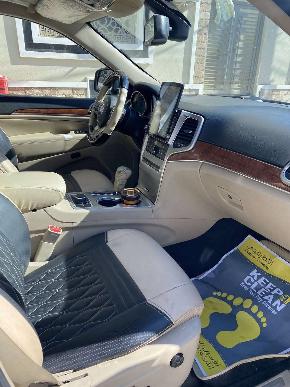 السلام عليكم ( جيب شيروكي موديل 2012 ( خليجي لمتدد ) مكفوله مواصفاتهه معروفه ( حدادية امامي وخلفي جديد وتخم تاير جديد وفيول بم اصلي جديد وعدسات ليزر كاملة السيارة ) السعر (205 ورقه) وبيهه مجال .. مكان السيارة ذي قار الناصريه … الرقم ***********
