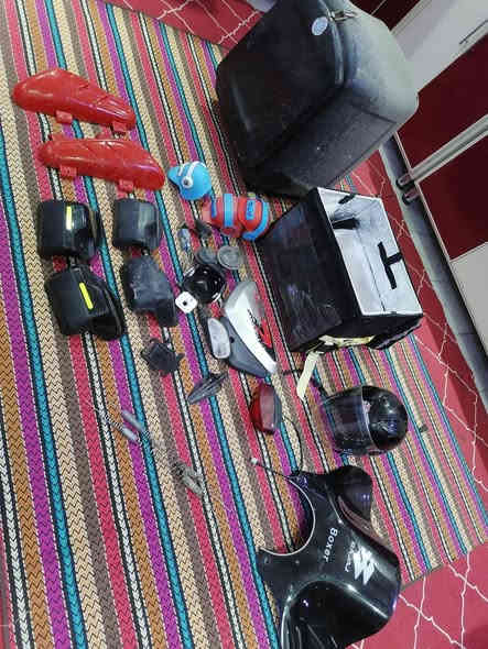 السلام وعليكم غراض للبيع صناديق 2جدد وخوذه واقيات وصفاحيه ومرايه قيم وأخذه مكاني بغداد الطوبجي لاستفسار ***********
