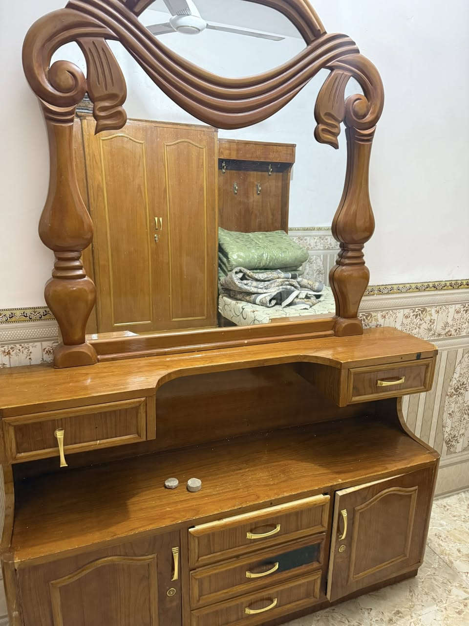 غرفه اخشاب للبيع تزگام نظيفه للاستفسار ***********
