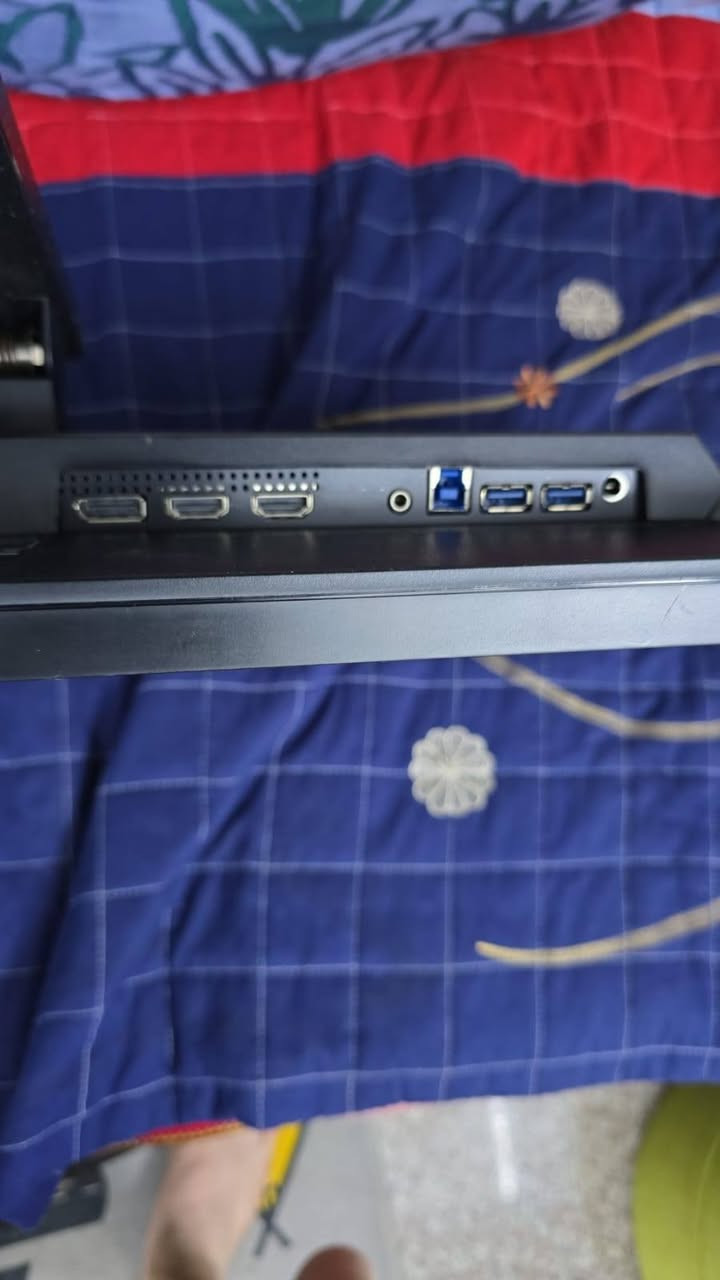 للبيع شاشة كيمينك Gigabyte G27F 2 (نظيفة جداً) (استخدام اسبوع)
السلام عليكم شباب، عندي هاي الشاشة الغنية عن التعريف للبيع. استخدام نظيف وبحالة ممتازة جداً مع كارتونها الأصلي. ممتازة للألعاب التنافسية والمونتاج.
المواصفات باختصار:
الحجم: 27 إنش.
نوع اللوحة: IPS (ألوان قوية ودقيقة جداً).
التردد: 165 هرتز (سلاسة تامة بالألعاب).
سرعة الاستجابة: 1ms (بدون أي تغبيش).
المنافذ: 2 HDMI + منفذ DisplayPort + منافذ USB بظهر الشاشة.
السعر: 260,000 دينار عراقي.
المكان: بغداد/غزاليه/شارع مشجر
للتواصل: ***********
